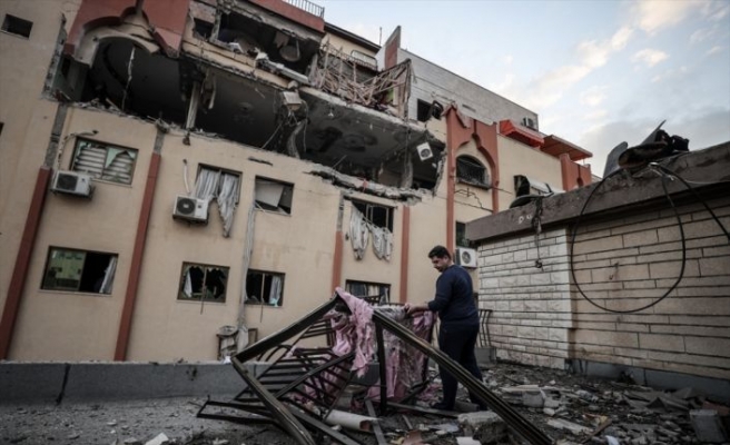 İsrail, Gazze saldırısında aralarında kadın ve çocukların da bulunduğu 12 kişiyi öldürdü