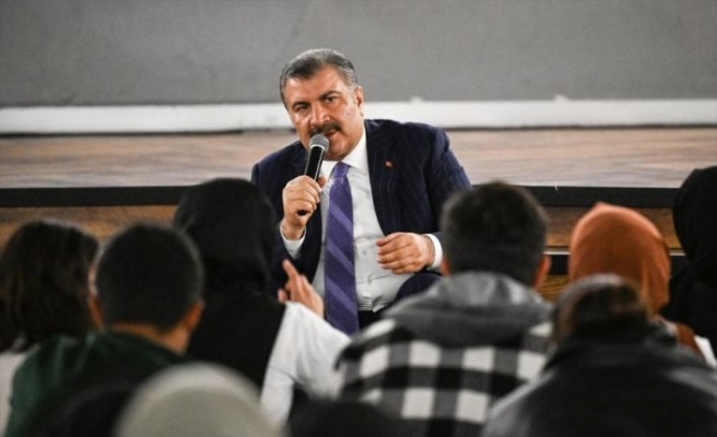 Sağlık Bakanı Fahrettin Koca Üsküdar'da gençlerle buluştu: