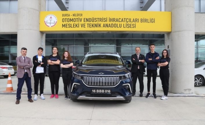Togg, Bursa'da otomotiv lisesi öğrencilerine tanıtıldı