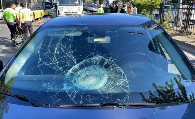 Beşiktaş'ta otomobilin çarptığı yaya yaralandı