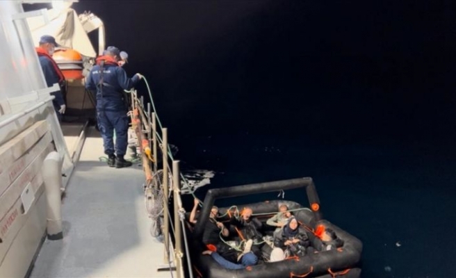 Çanakkale açıklarında Yunanistan unsurlarınca geri itilen 7 düzensiz göçmen kurtarıldı