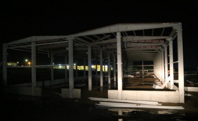 Edirne'de fırtına nedeniyle fabrikanın çatısından düşen 3 işçi yaralandı