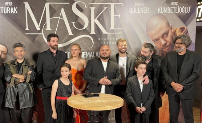 Maske: Nezaketle Tebessüm filminin galası gerçekleştirildi