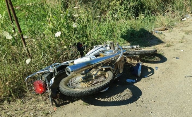 Bursa'da kamyonete çarpan motosikletin ağır yaralanan sürücüsü hastanede hayatını kaybetti