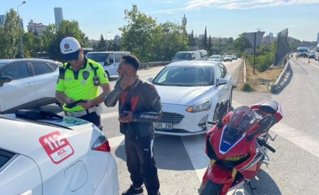 İstanbul'da “çakarlı araç“ denetiminden kaçan sürücüye para cezası