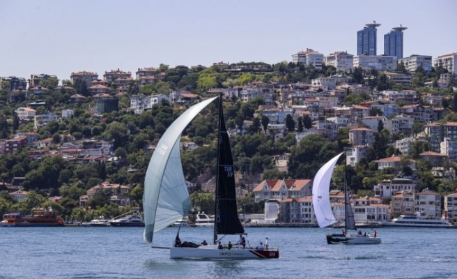 Kabotaj Bayramı'nda yelkenliler İstanbul Boğazı'nda yarıştı