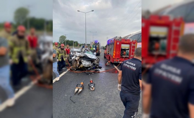 Bursa'da tıra arkadan çarpan otomobildeki 1 kişi öldü, 3 kişi yaralandı
