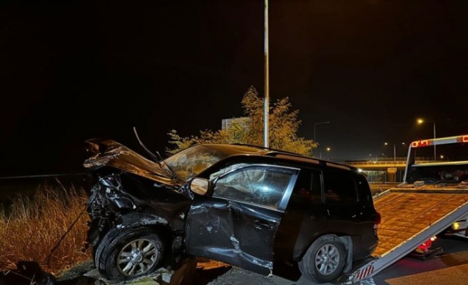Kuzey Marmara Otoyolu'nda arızalanan otomobile çarpan cipin sürücüsü yaralandı