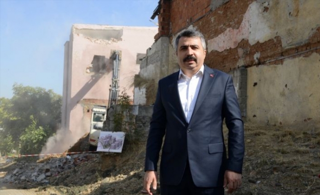 Bursa'da kentsel dönüşüm alanındaki 96 binanın yıkımına başlandı