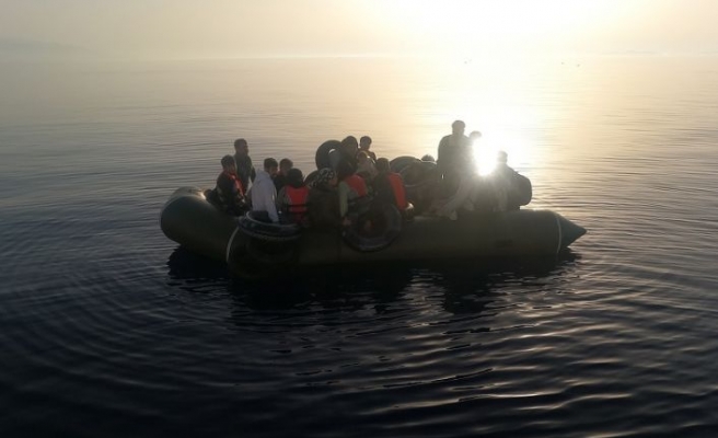 Çanakkale açıklarında 121 düzensiz göçmen yakalandı, 40 göçmen kurtarıldı