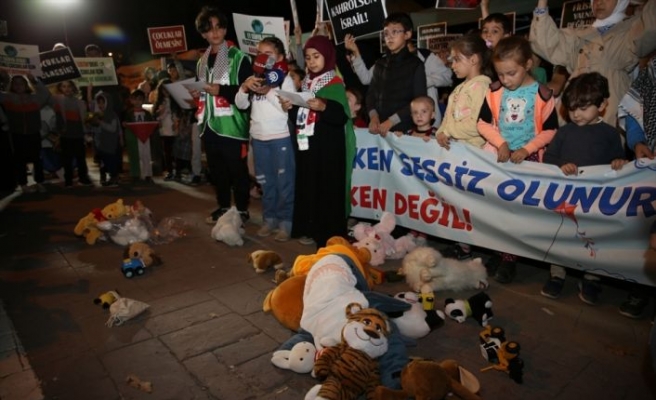 Sakaryalı çocuklar, Filistinli akranlarına destek için “oyuncaklı“ eylem yaptı