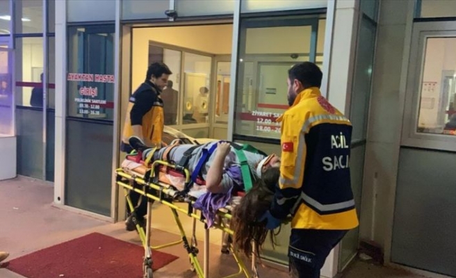 Bursa'da kamyonetin çarptığı anne ve kızı yaralandı