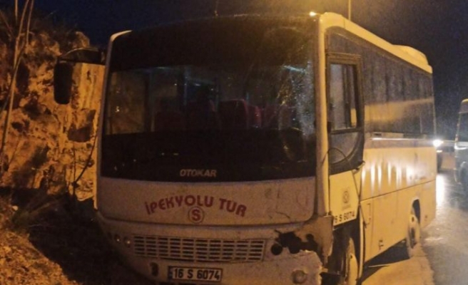 Bursa'da servis araçlarının karıştığı kazada 6 kişi yaralandı