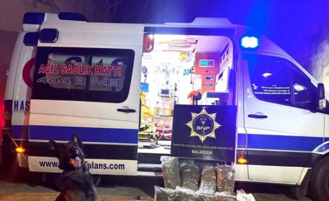 Balıkesir'de özel bir ambulansta uyuşturucu ele geçirildi