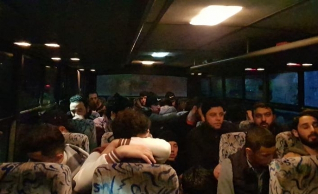Bursa'da aynı ikamette 28 göçmen yakalandı