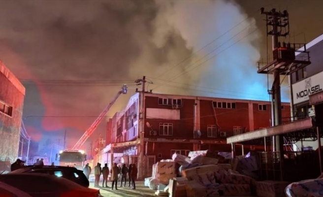 Bursa'da mobilya üretim imalathanesinde çıkan yangın kontrol altına alındı