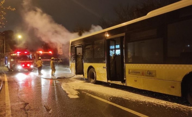 Üsküdar'da İETT otobüsünde çıkan yangın söndürüldü