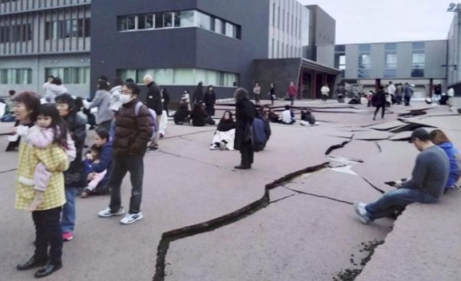 Japonya'da 7,4 büyüklüğünde deprem!