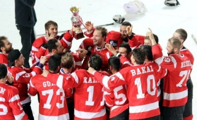 35 yıllık buz hokeyi tarihinde bir ilk: Zeytinburnu Avrupa Şampiyonu
