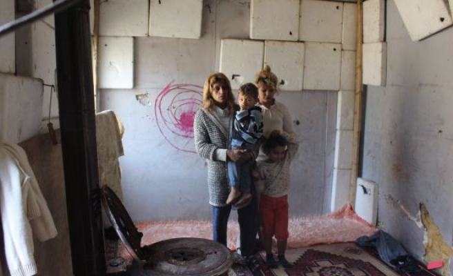  7 kişilik aile barakada hayatta kalma mücadelesi veriyor