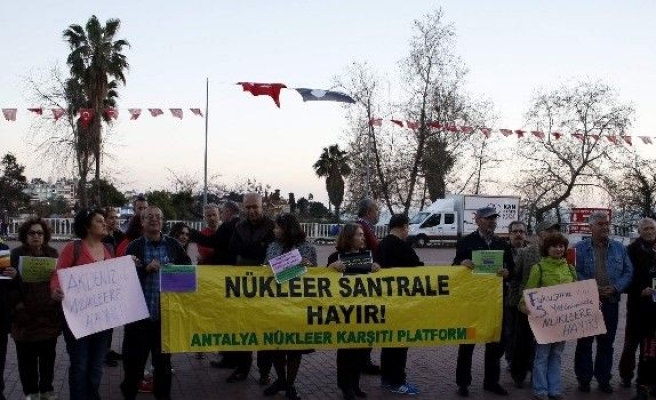 Antalya’da Çevrecilerden Nükleer Karşıtı Eylem