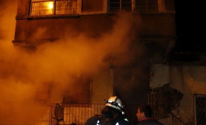 Antalya’da çıkan yangın 2 katlı evi kül etti