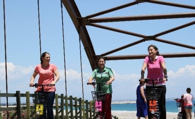 Antalya’da Deniz Sezonu Kadınlar Plajıyla Açıldı