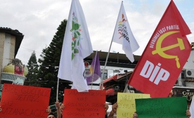 Antalya’da HDP’den ’Dokunulmazlık’ Eylemi