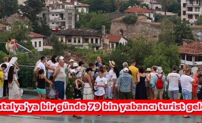 Antalya'ya bir günde 79 bin yabancı turist geldi