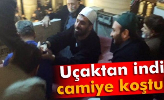 Arda Turan, uçaktan indi Eyüp Sultan Camii'ne koştu