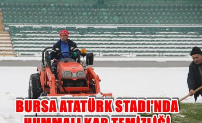 Atatürk stadında hummalı kar temizliği