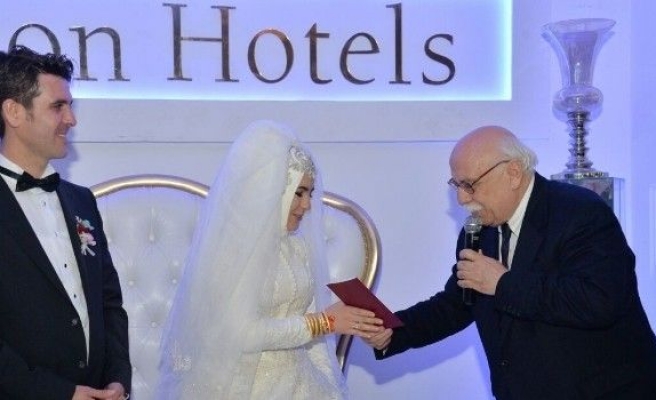Bakan Avcı, evlenen bir polisin nikah şahidi oldu