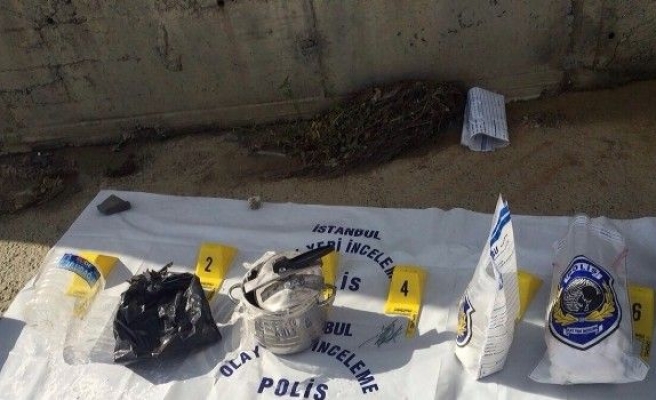 Başakşehir’de Asma Köprünün Altında 4,5 Kiloluk Bomba Bulundu