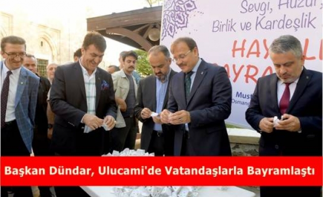 Başkan Dündar, Ulucami'de Vatandaşlarla Bayramlaştı