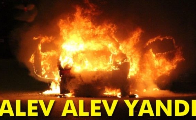 Bodrum’da otomobil sokak ortasında alev alev yandı