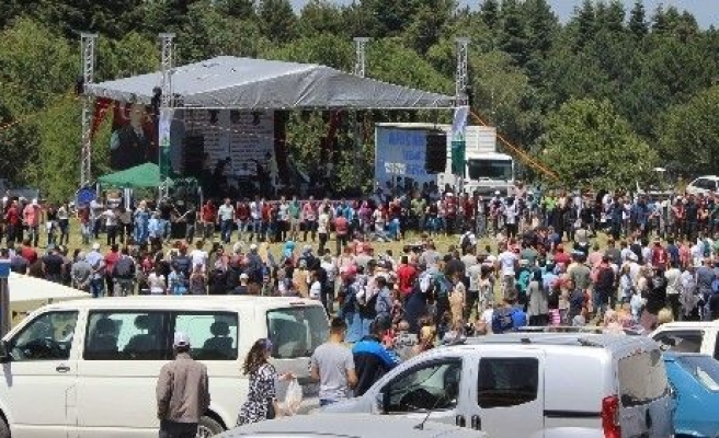 Bursa’da binlerce Trabzonlu 10 saat hiç durmadan horon tepti