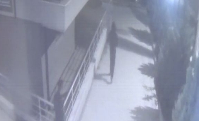 Bursa’da evlere dadanan hırsızlar kamerada