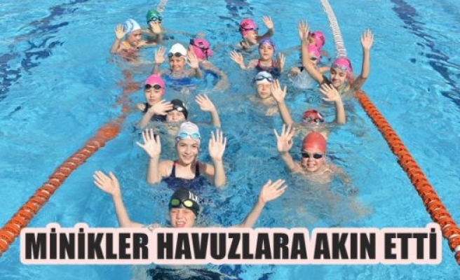 Bursa'da Minikler havuzlara akın etti