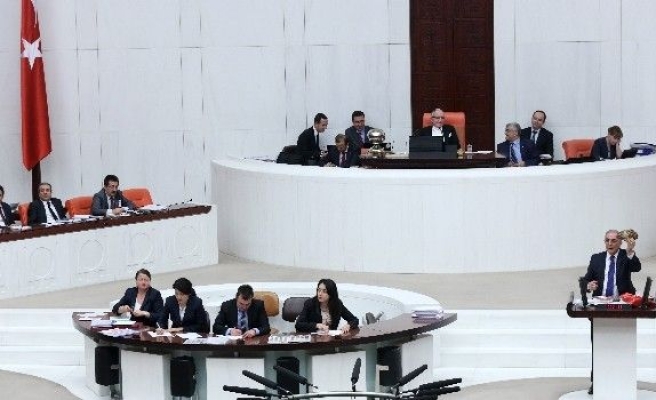 CHP’li Öğüt Meclis Kürsüsüne Pişmiş Kelle İle Çıktı