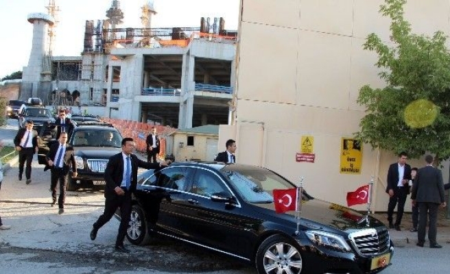 Cumhurbaşkanı Erdoğan, Çamlıca Cami İnşaatında İncelemelerde Bulundu