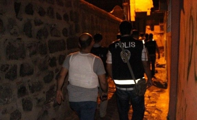 Diyarbakır Polisi Sur İlçesinde Güven Ve Huzur Uygulaması Yaptı