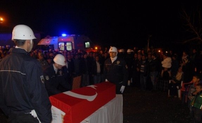Diyarbakırlı Şehit ‘Kahrolsun PKK’ Sloganları İle Defnedildi