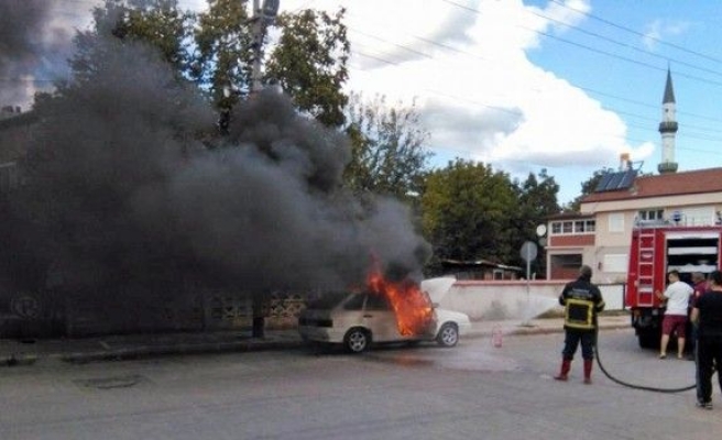 Elektrik Kontağından Çıkan Yangın Otomobili Kül Etti