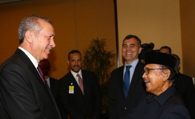 Erdoğan, Endonezya 3. Cumhurbaşkanı Habibie’yi Kabul Etti