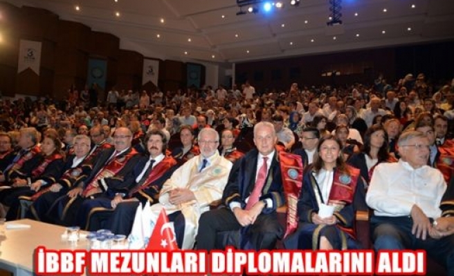 İİBF mezunları diplomalarını aldı