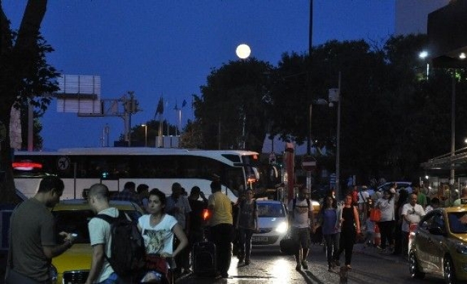 İstanbul’da Dolunay Bir Ay İçerisinde İkinci Kez Görüldü