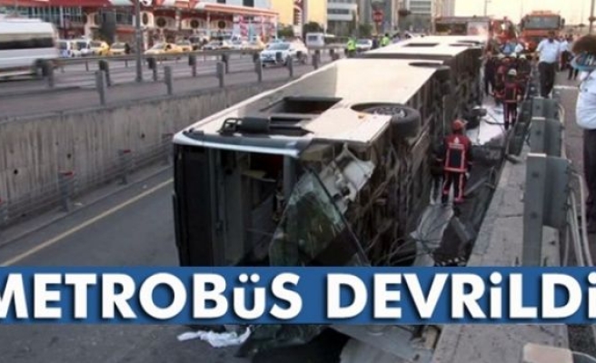 İstanbul’da metrobüs devrildi: 10 yaralı