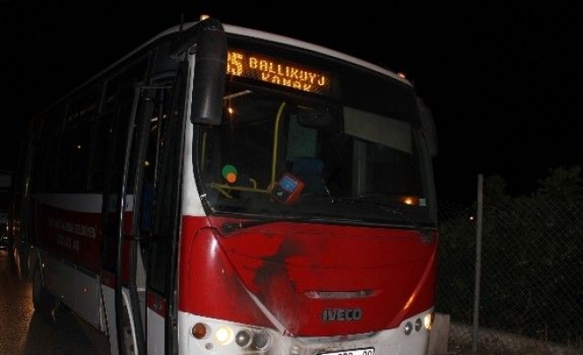 İzmir’de Belediye Otobüsüne Molotoflu Saldırı