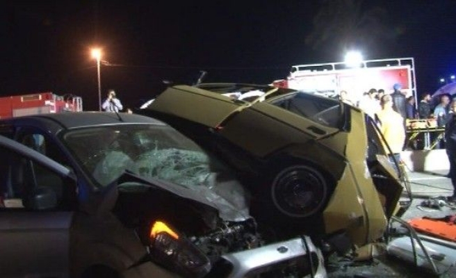 İzmir’de feci kaza: 1 ölü, 5 yaralı