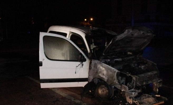 Konya’da 1 saat içinde 7 araç yandı